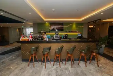 The Grand Lux - 16