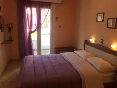 Isidora - 26