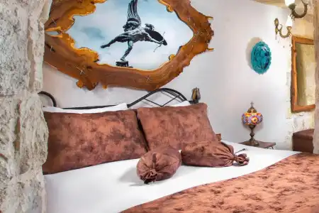 Romantic Cave - 120