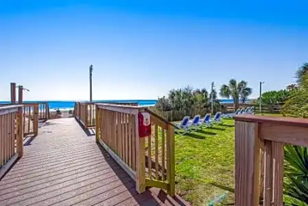 Carolinian Beach Resort by Vacasa - 240