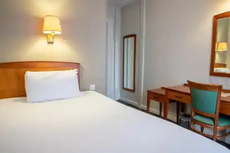 Arnos Manor - 29