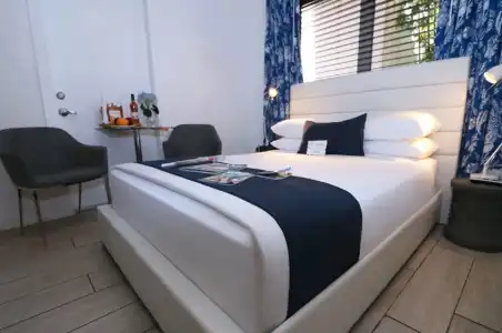 Waterside and Suites - 4