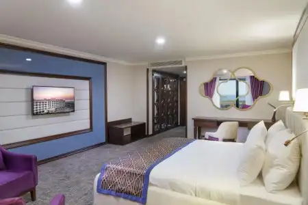 Ramada Plaza by Wyndham - 41