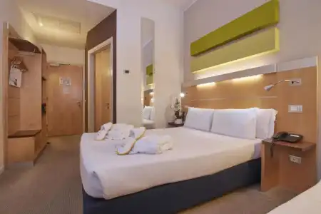 Puccini Milan, Tapestry Collection by Hilton - 30