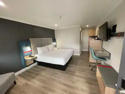 Red Lion Inn & Suites Sacramento - 5