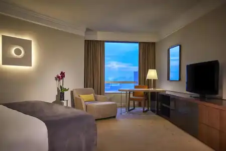 Hyatt Regency - 64