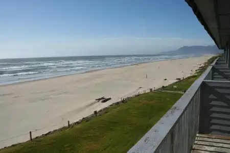 Surfside Oceanfront Resort - 12