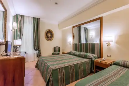 Raeli Siracusa - 60