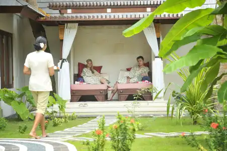 Holiday Island Resort & Spa - 17