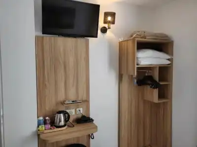 Hôtel Kyriad Paris 10 — Canal Saint Martin-République - 26