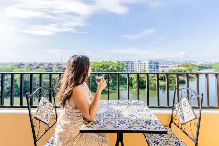 Usabai Riverside Boutique - 137