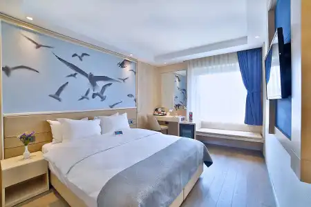 Ramada by Wyndham Old City - 4