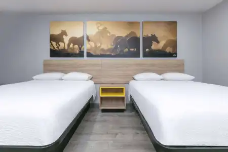 Days Inn by Wyndham South Fort Worth - 1