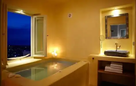 Voreina Gallery Suites - 8