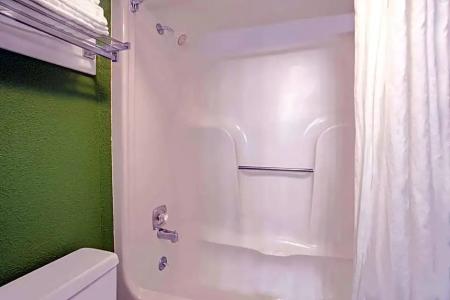 Super 8 by Wyndham Denver Stapleton - 16