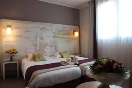 Hôtel Red Fox - 92