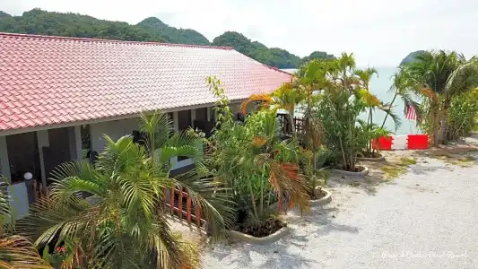 Penarak Bamboo Beach Motel - 17