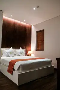 Signature Boutique - 80
