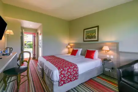 KYRIAD PRESTIGE BEAUNE - Le Panorama - 52