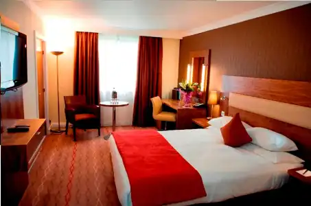 DoubleTree by Hilton Bristol North - 3