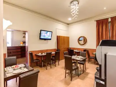 Everest Inn Rome - 16