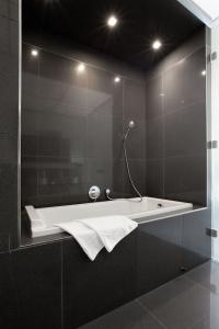 Old Town Square Residence by Emblem - 57