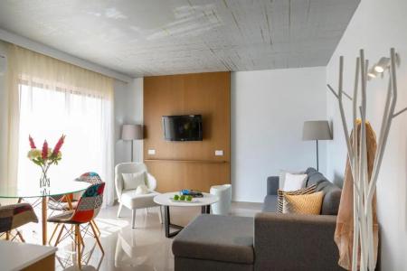 King Jason Paphos - Designed for Adults by Louiss - 68