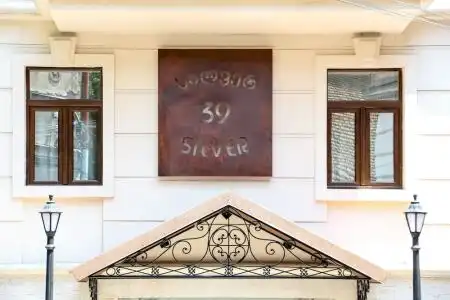 Silver 39 Corner - 24