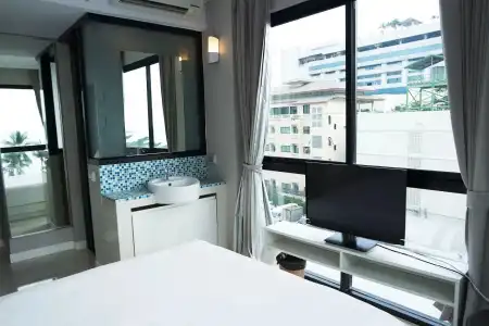 Serenotel Pattaya Beach Front - 42