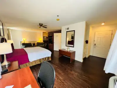 Inn at Cemetery Hill - 4