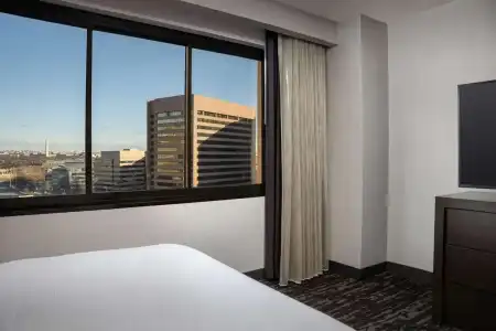 Embassy Suites by Hilton Crystal City National Airport - 49