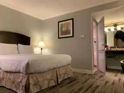 Best Western Plus Burnaby - 59