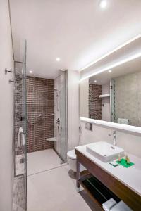 Hyatt Place Wasl District - 42
