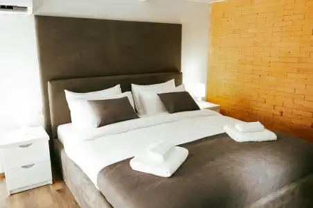 Luxury Inn - 84