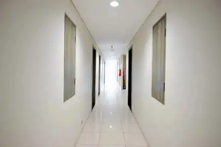 RedDoorz Premium near CBD Puri Indah - 12