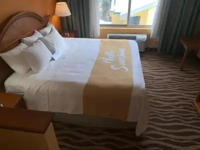 Days Inn & Suites by Wyndham Albany - 22