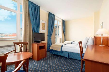 Ramada by Wyndham Prague City Centre - 3