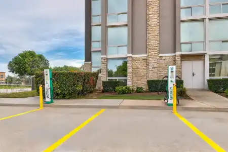 La Quinta Inn & Suites by Wyndham Dallas I-35 Walnut Hill Ln - 30