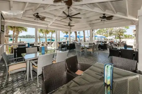 DreamView Beachfront & Resort - 32
