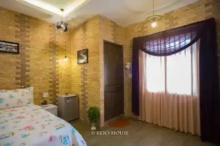 Ken's Backpackers - 130