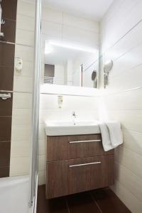 Bernstein Acamed Resort - 37