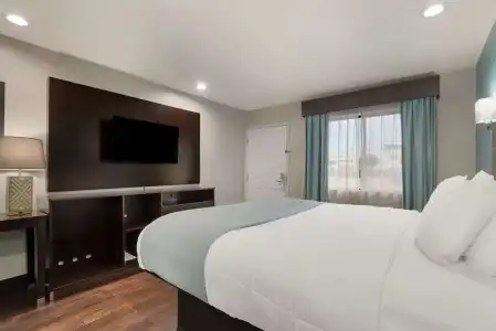 SureStay by Best Western Laredo - 29