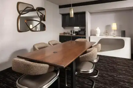Embassy Suites by Hilton Crystal City National Airport - 81