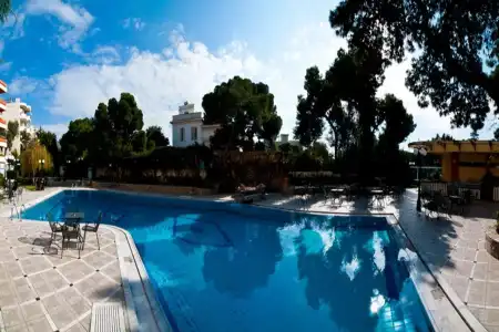 Oasis Apartments - 9