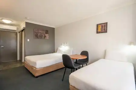 Port Aloha Motel - 95