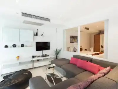 Sunset Plaza Holiday Apartment - 1