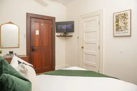 Washington Square Inn - 79