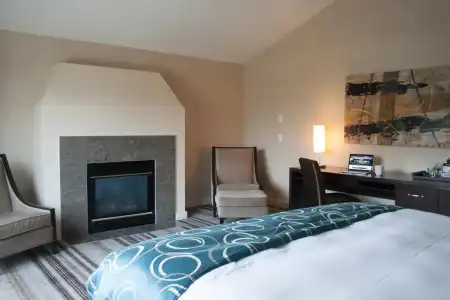 Grande Rockies Resort - Bellstars & Resorts - 3