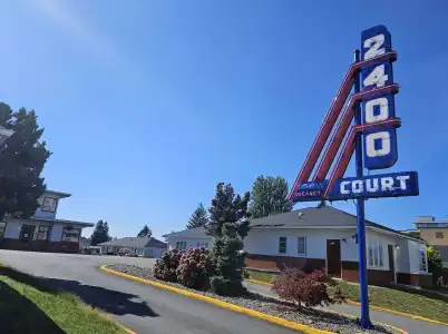 2400 Motel - 0