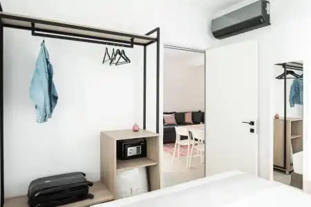 Cozy Corner Luxury Apartments - 52